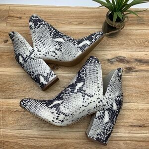 Steve Madden
Rockstar Bootie sz 7.5